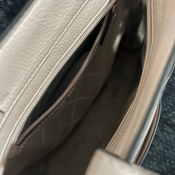 Michael Kors Bedford Medium Pebbled Leather Tote - Picture 9 of 11